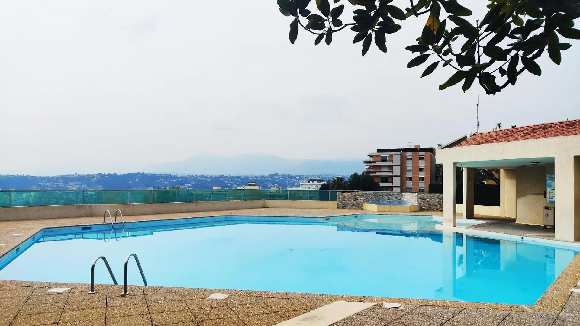 2 Bedroom Flat With Terrasse & Car-Park Nice Ouest フランス