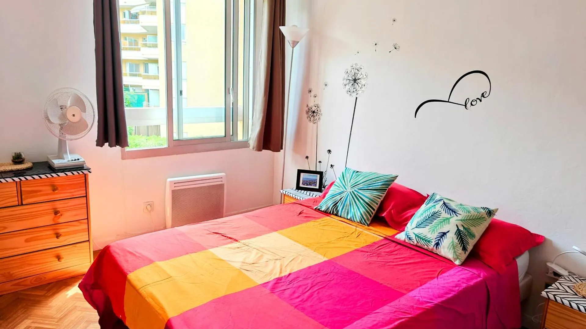 2 Bedroom Flat With Terrasse & Car-Park Nice Ouest 0*,  フランス