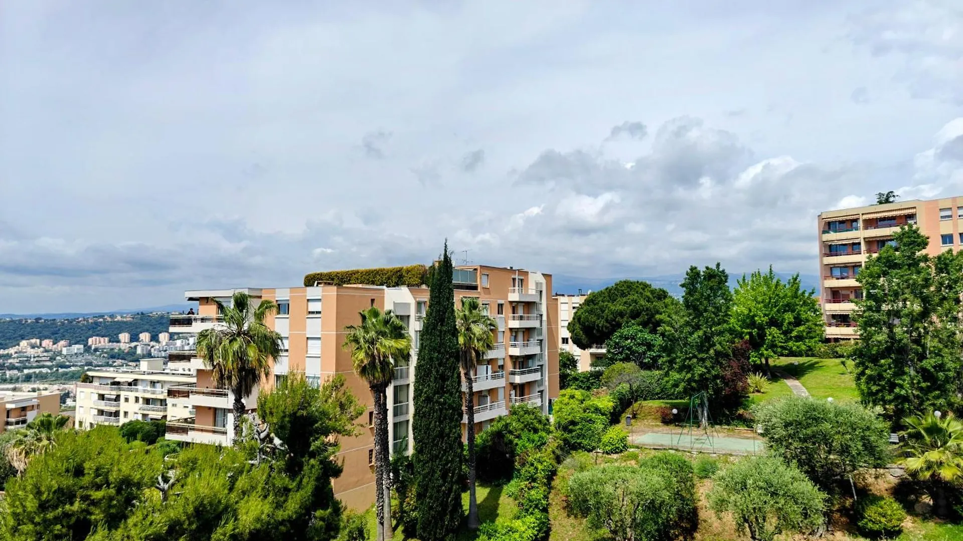 2 Bedroom Flat With Terrasse & Car-Park Nice Ouest