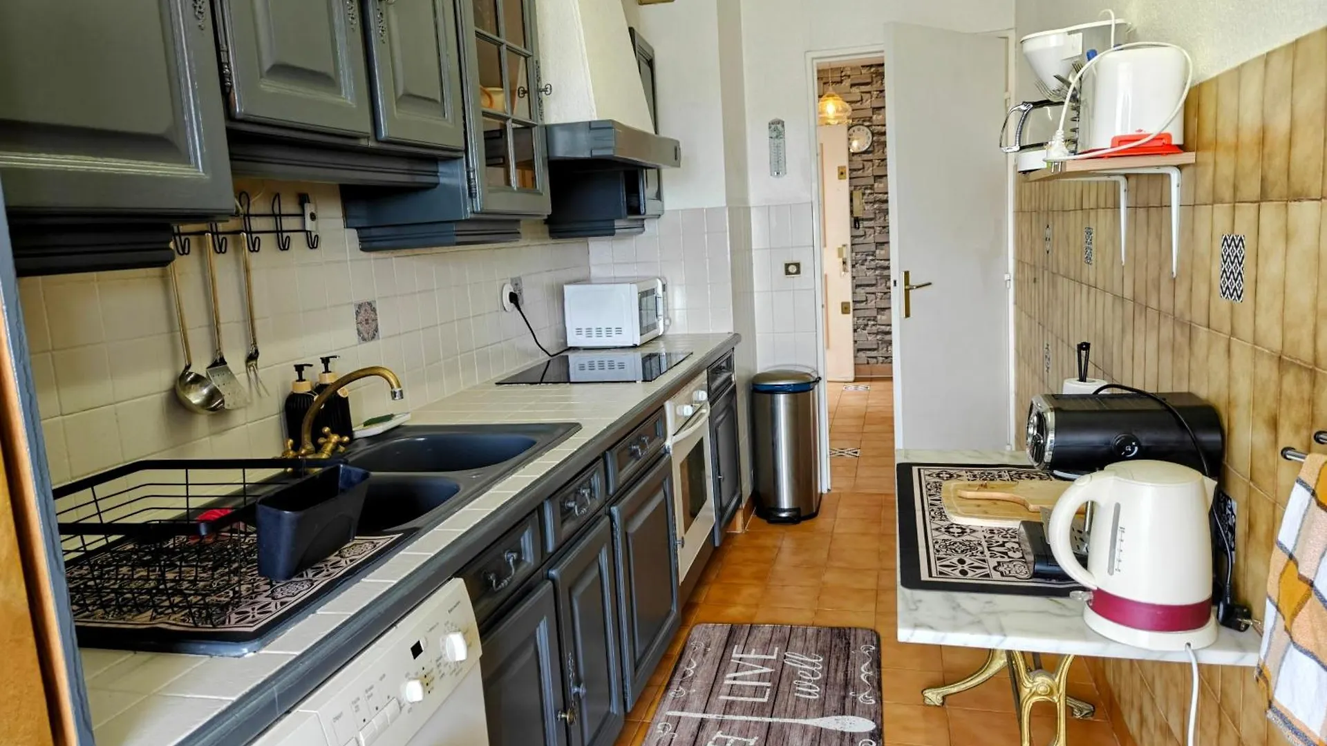 2 Bedroom Flat With Terrasse & Car-Park Nice Ouest アパート